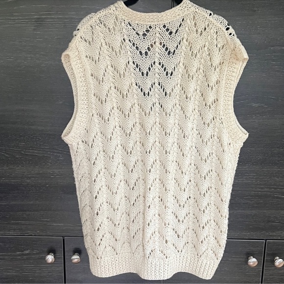 ✨ Soft and Cozy Hand Knit Cream Vintage Vest - Picture 3 of 7